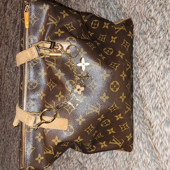 Authentic Louis Vuitton Cabas Piano Shoulder bag w/authentic LV bag charm. - Picture 1 of 6